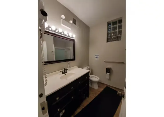 Traveler Favorite, Private Near Attractions Hotel